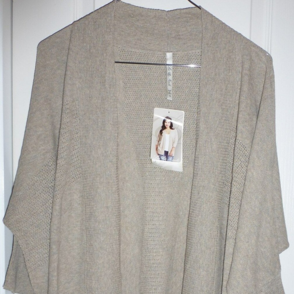 Leo & Nicole Women's 3/4 Sleeve Cardigan Sweater